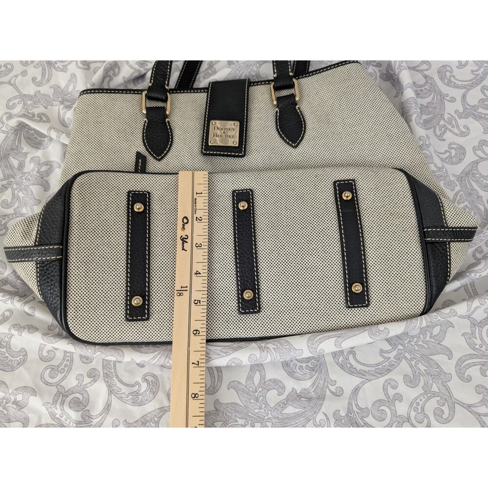 dooney & bourke purse - Picture 11 of 11